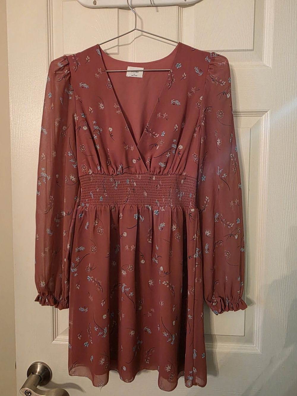 Wilfred Rose Rust Floral V‑Neck Smocked Waist Long Sleeve Dress